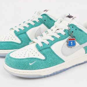 Kasina x Nike Dunk Low Road Sign CZ6501-101 Mattress Sneaker Store