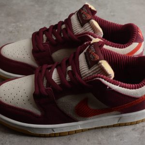 Nike SB Dunk Low 'Summit White Barely Rose University Red' DX4589-600