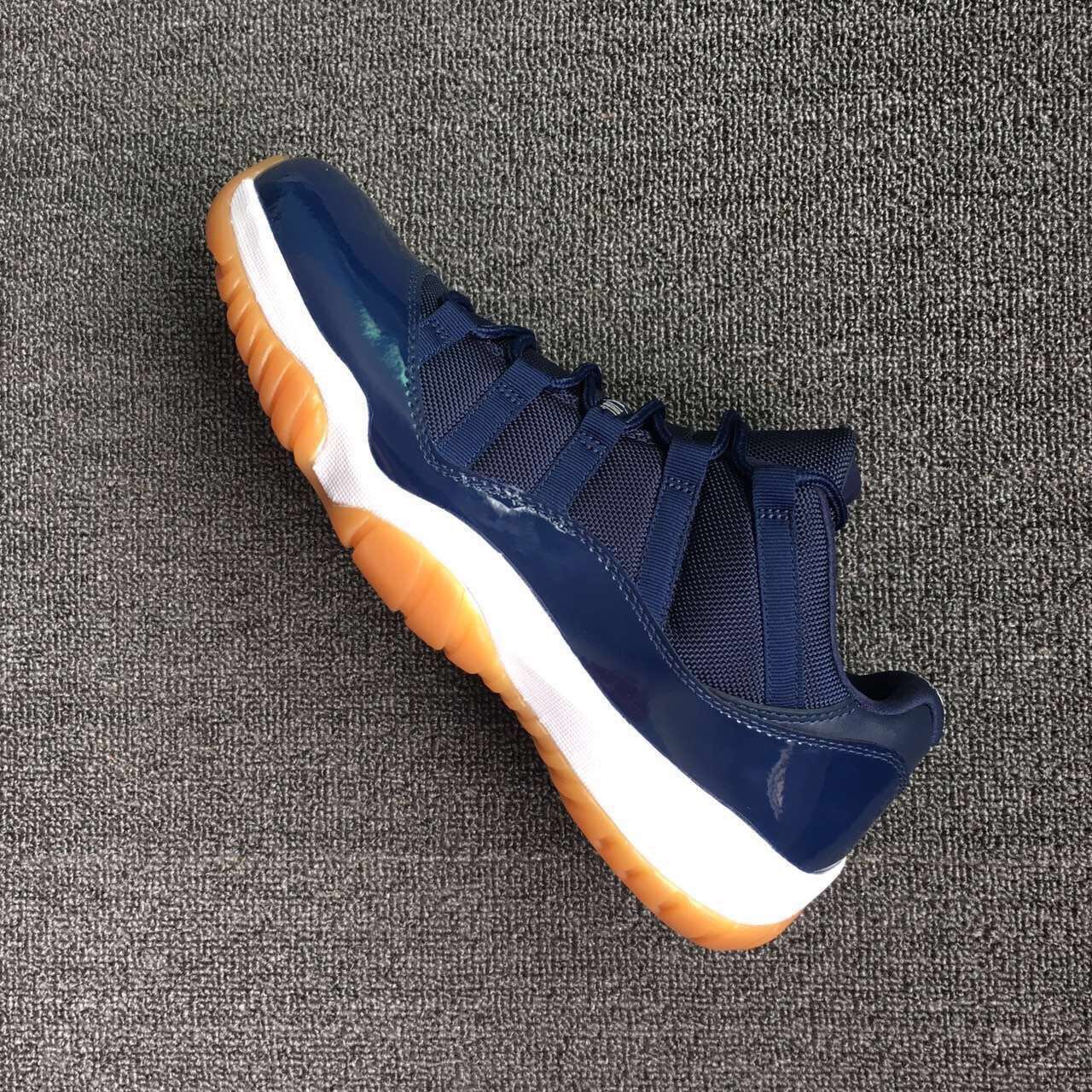 Air Jordan 11 Retro Low sneakers