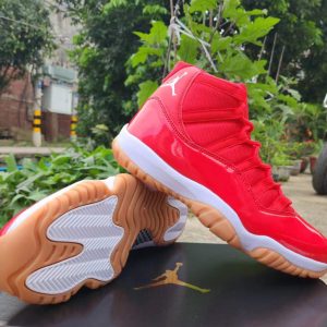 Air Jordan 11 Red